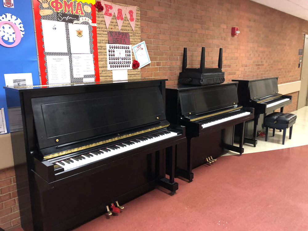 25 pianos ready for a concert